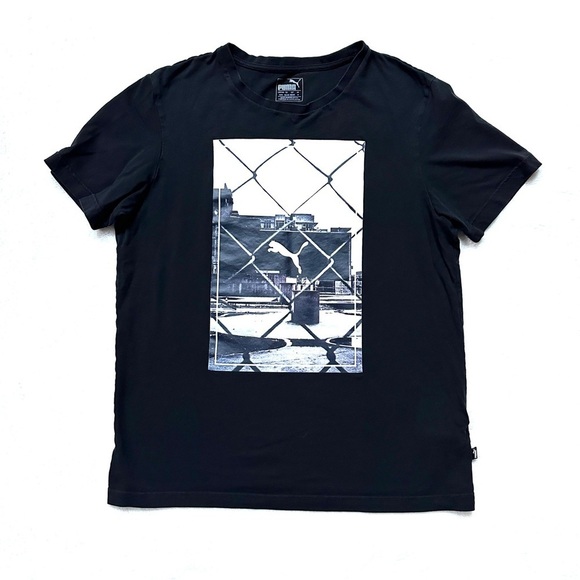⭐️ 5 for $25 PUMA Black Graphic Tee Size M - Picture 1 of 5